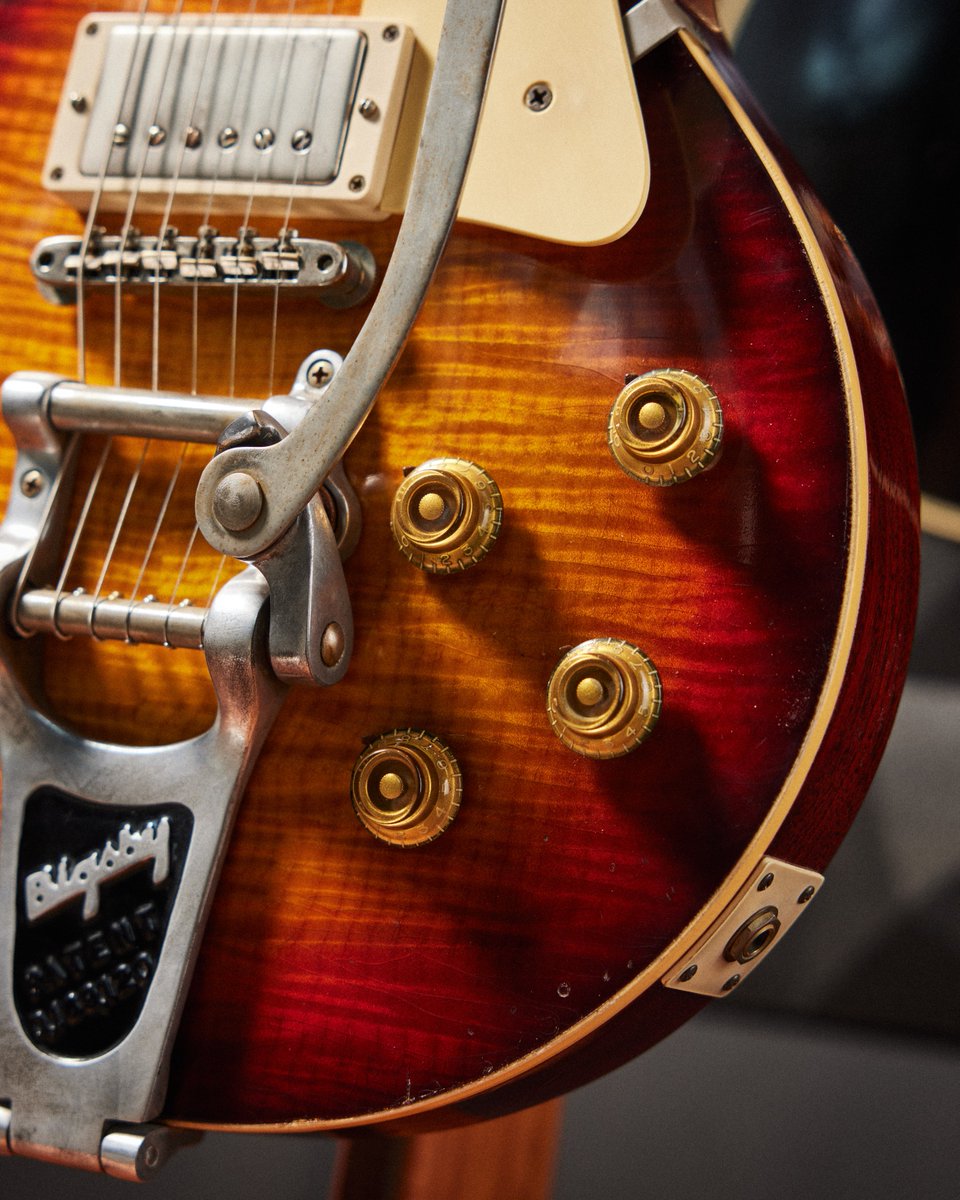 GibsonGarage's tweet photo. 🚨Gibson Garage Guitar of the Week🚨

Gibson Custom 1959 Les Paul Brazilian with Bigsby 

You never know what treasure you'll find at the Gibson Garage Nashville. Stop by to shop and play.

#gibson #gibsoncustom #gibsongarage #guitaroftheweek #lespaul #brazilian https://t.co/gP0ajZ8Htp