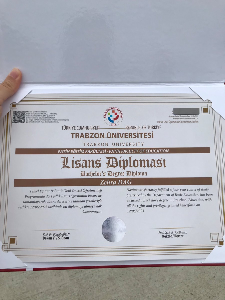 zhr38__'s tweet photo. Trabzon Üniversitesi’nden 3.68 ortalama ile yüksek onur öğrencisi olarak mezun oldum. Ayrıca bölüm 2.siydim. Tek hayalim çok başarılı olup KPSS’de de aynı azmi gösterip çocuklarıma kavuşabilmekti. Bunca emek boşuna mıydı? #MEBEkYerleştirmeVakti https://t.co/tF6N5Hf9Ys