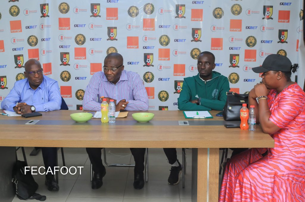 LIndomptables's tweet image. Quelques photos de la réunion technique du match qui s’est déroulée au siège de la #FECAFOOT. 

#CAMEROUN 🇨🇲 🆚  🇿🇼#ZIMBABWÉ

📅 19/11/2024
⏰ 14H00
🏟️ Stade omnisports Ahmadou Ahidjo
📍 Yaoundé 
📺 @CRTV_web 

#CANTOTALENERGIES2025Q | #CMRZIM | #GOLIONS |