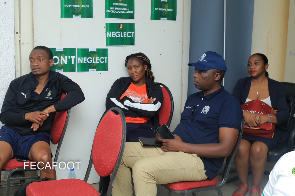 LIndomptables's tweet image. Quelques photos de la réunion technique du match qui s’est déroulée au siège de la #FECAFOOT. 

#CAMEROUN 🇨🇲 🆚  🇿🇼#ZIMBABWÉ

📅 19/11/2024
⏰ 14H00
🏟️ Stade omnisports Ahmadou Ahidjo
📍 Yaoundé 
📺 @CRTV_web 

#CANTOTALENERGIES2025Q | #CMRZIM | #GOLIONS |