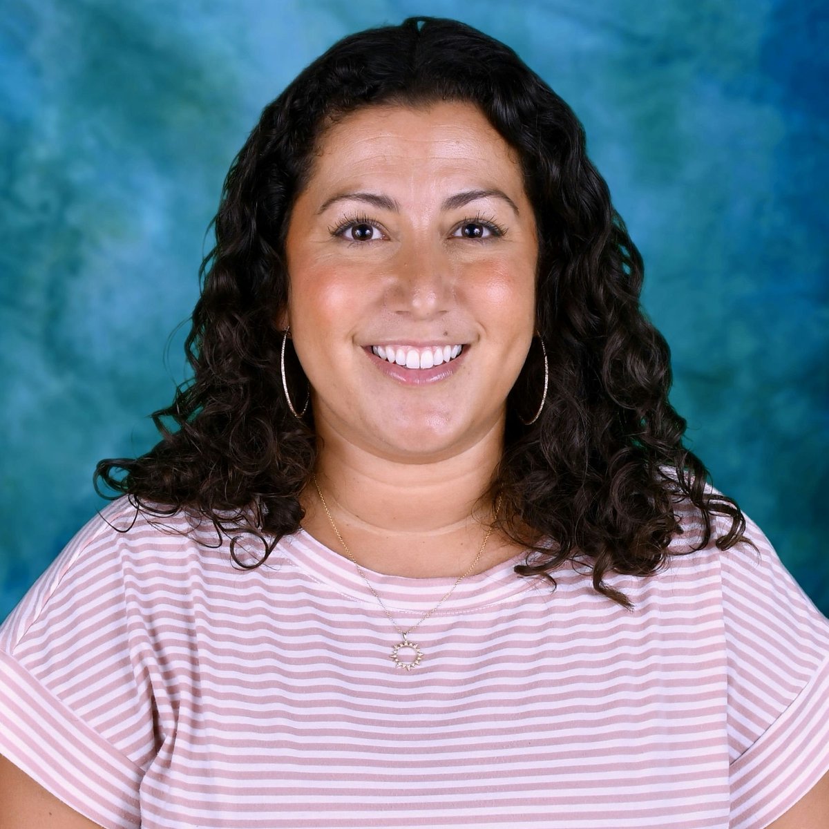 LettersPreSci's tweet image. Meet Ms. Veronica, a dedicated teacher on the beautiful island of St. John! 🌟 With ten years of experience, she teaches Geometry, Precalculus, and 6th-grade math. Learn more about our amazing #LPSteachers! 👉 prescientist.org/overview/ #STEMteachers
