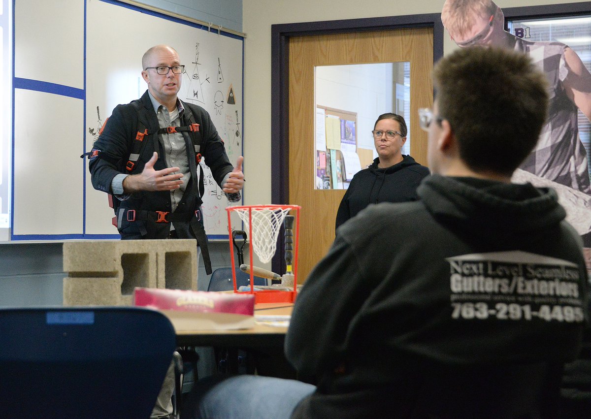 BHSBison's tweet photo. Opportunity Knowledge! 🦬 🔜 🌎

Today, we hosted Career Exploration Day with 75+ speakers from diverse fields. After identifying career interests, our students got to learn about careers in trades, medicine, military, business, and more from many of our local experts! 

🧵 (1/2) https://t.co/ybYZEXXMP8
