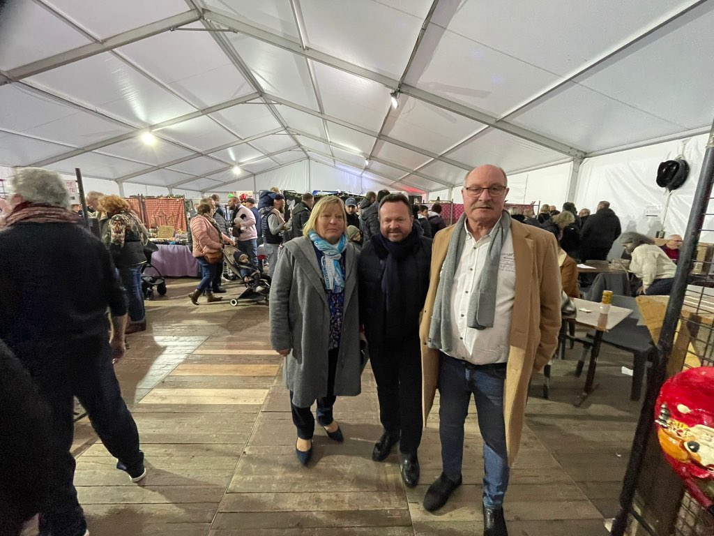 BrunoBilde's tweet photo. đ
đ»đ Jâai passĂ© une excellente soirĂ©e entre amis au marchĂ© de NoĂ«l de #Violaines ! https://t.co/yZUu0WbTcV