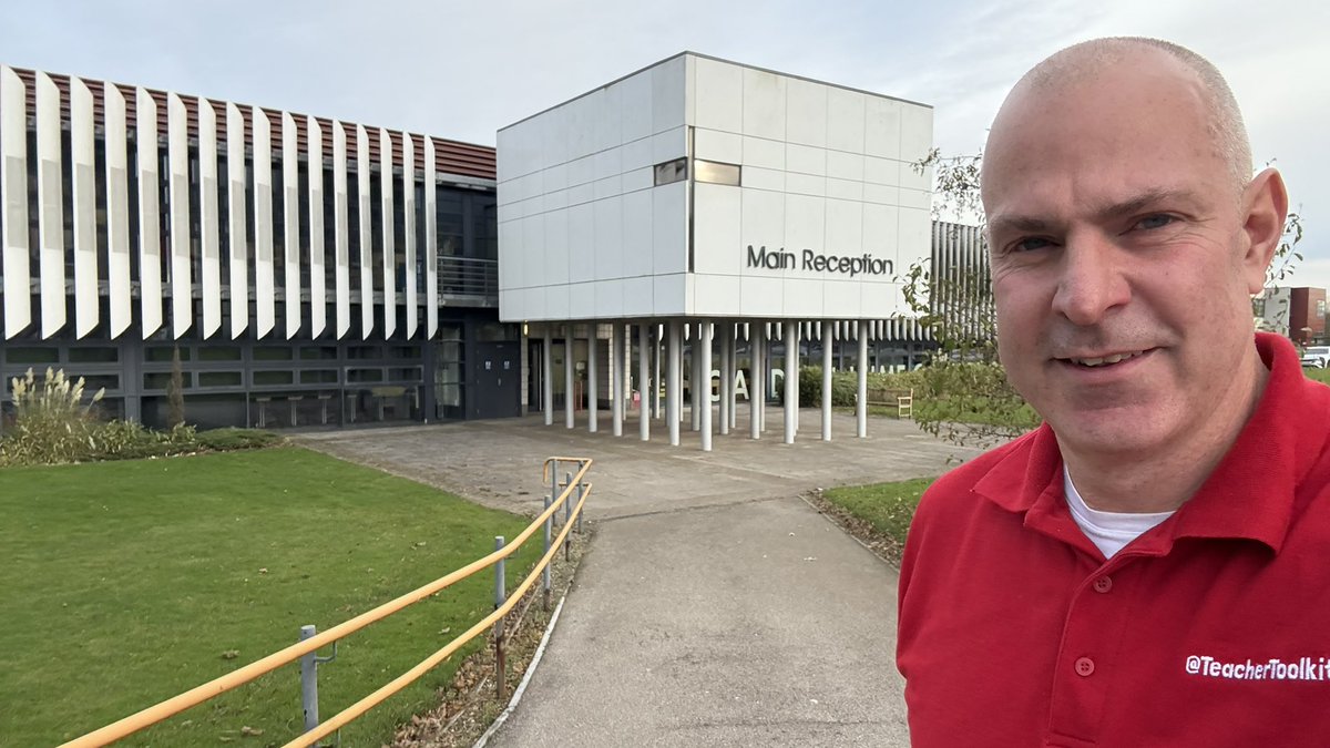 TeacherToolkit's tweet photo. Hello 👋 from the North East!

A rare teacher training gig near #Tyneside; firing on all cylinders today💥 

Embracing work with the brilliant teaching staff at Cardinal Hume Catholic School

Tiny fact: I used to go to school in Newcastle! 

🔗 https://t.co/RPIyyQWtNq #TTkitCPD https://t.co/CHoXIK33Ih