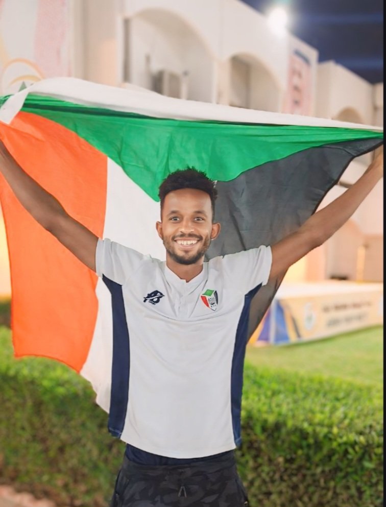 ManamOfficial1's tweet photo. على اجنحة الفجر ترفرف فوق اعلامك 🇸🇩..

ألف مبروك للشعب السوداني الذي يستحق الفرح... ألف مبروووك لكل أبطال المنتخب لاعبين وقادة 
صقور الجديان تُحلق نحــــــو المغرب 🦅 ..
فالتأهل ليس مجرد إنجاز، بل انتصار لكل سوداني على الأرض ..💪 https://t.co/9KAXmMIvF2