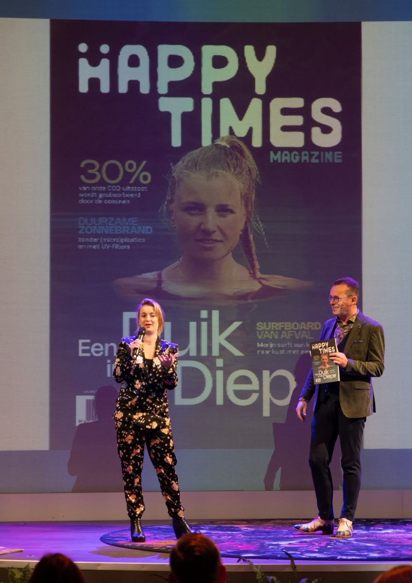 SHAREHLMRMEER's tweet photo. 15 jaar @SHAREHaarlemmermeer Mooie mijlpaal! Over slimme helpende robots for a better society #robohouse CvdK @ArthVanDijk positieve impact #HappyTimesMagazine samen de wereld mooier en groener maken @SMeergroen Op naar een miljoen bomen! @MeerbomenN https://t.co/Z9y3myt5EZ https://t.co/0WTY9ifjnC