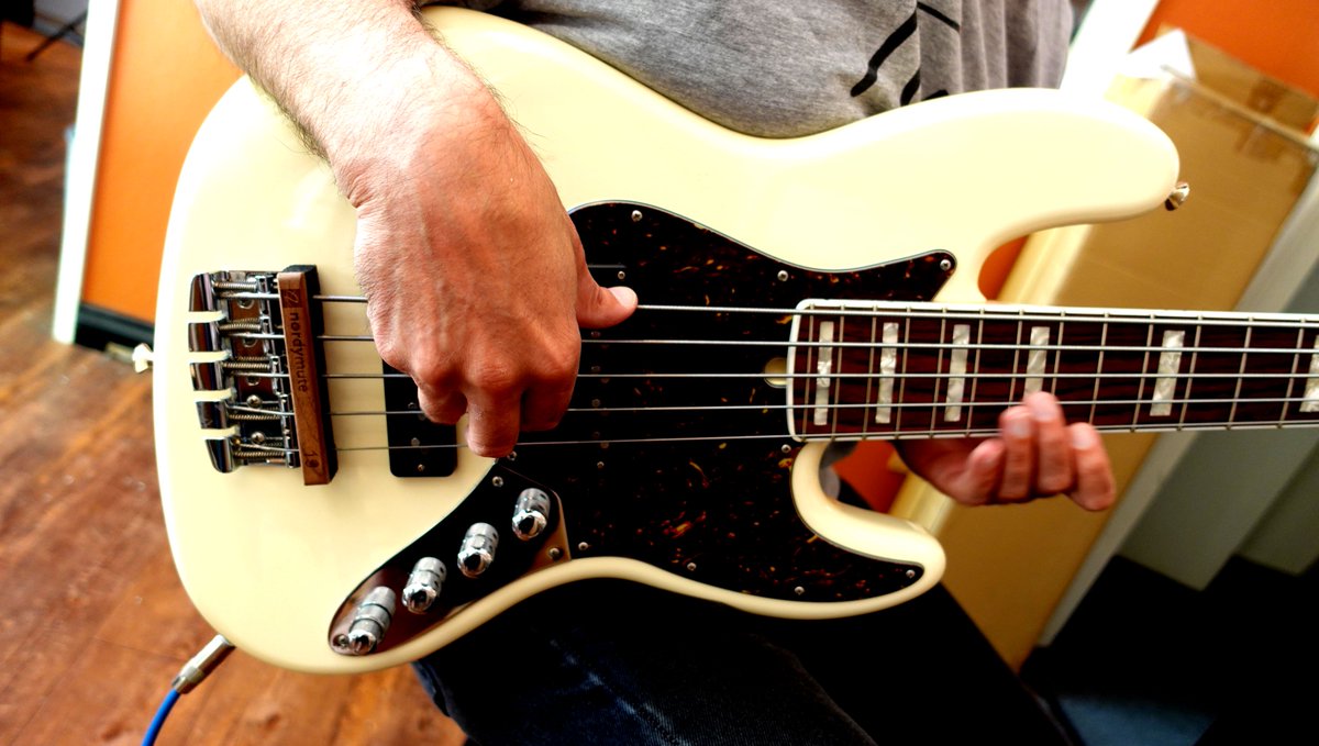 Nordy Mute in action with @subcontrabassist! 

#nordymute #bassmute #electricbassmute #mute #bestbassmute

l8r.it/hX0c