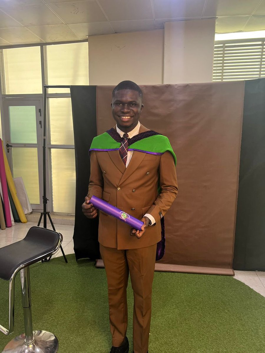 3pujay's tweet photo. I got bored, so I did a thing. I triple-mastered the sciences with distinctions🎓🎉. 

🌟3 Masters, 3 Universities, 3 Distinctions🌟

1st Frame MSc Business Management (Industrial Relations & HRM) Covenant University

2nd Frame MBA (General Management) University of New Brunswick  

3rd Frame MSc Business Management (Strategy & Organization) Queens University

Now, as I pursue the next chapter of continuing my PhD, I cannot help but reflect on how far I have come. I give all glory to God for this journey and the grace to keep reaching for greater heights.

Here is to new beginnings, continuous growth, and limitless possibilities! 🚀 🎉🍾

#AcademicJourney #LifelongLearning #Gratitude #PhDLoading