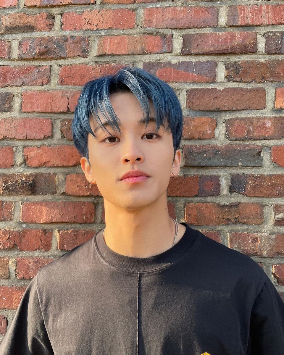 Koreaboo's tweet image. A Mark Lee lookalike competition will be held on December 7th.