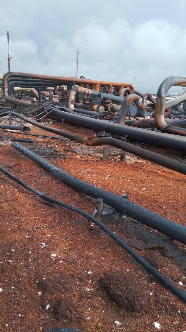 madeleintlSUR's tweet photo. Comparto con ustedes más imágenes del atentado terrorista hace una semana a MUSCAR el corazón que distribuye el 80% del gas a todo el país. 

Esa es la razón por la que, por ejemplo, en la Isla de Margarita hay fuerte suministro de electricidad, desde allí, se distribuye gas a la termoeléctrica para generar electricidad a Nueva Esparta y así sucesivamente a otras partes. 

Detrás, según los testimonios de los 11 detenidos y las investigaciones está María Corina Machado y Erick Prince, no lo ocultó además.