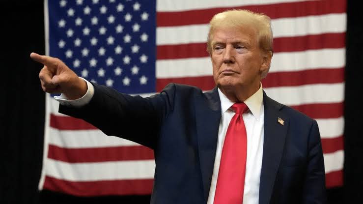 bakisaciisii's tweet photo. Trump, sığınmacıları toplu şekilde sınır dışı edeceğini açıkladı. 🔙 https://t.co/QoEuyPnNvn
