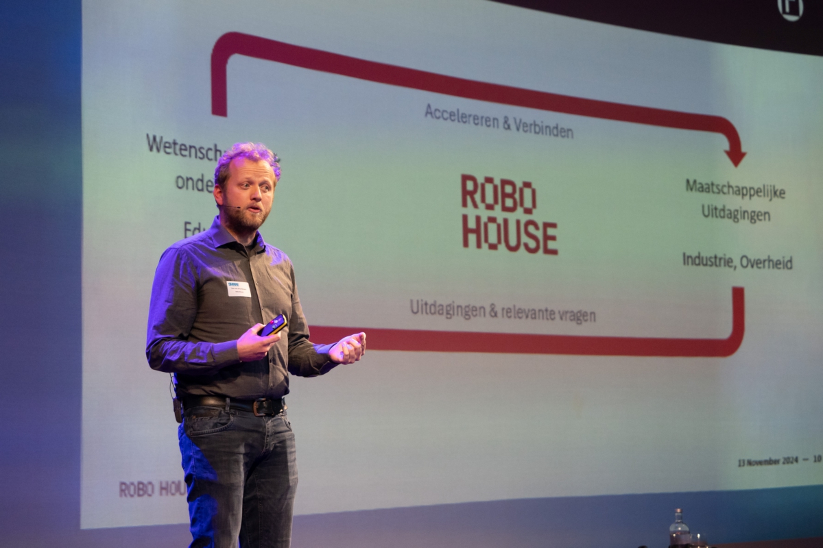 15 jaar @SHAREHaarlemmermeer Mooie mijlpaal! Over slimme helpende robots for a better society #robohouse CvdK <a href="/ArthVanDijk/">CvdK Arthur van Dijk</a> positieve impact #HappyTimesMagazine samen de wereld mooier en groener maken <a href="/SMeergroen/">MEERgroen</a> Op naar een miljoen bomen! <a href="/MeerbomenN/">MeerBomenNu</a> sharehaarlemmermeer.nl/sharenewz/shar…