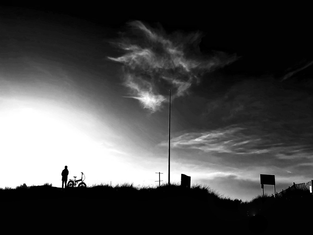 #gallery365in2024 
Last post before joining exodus to Darksky. Reminder mine and Mums exhibition Cleethorpes library 1st - 28th March 2025. 365 photos from PN Leeds included. The genius <a href="/RichardMortime2/">Richard Mortimer</a> will also be involved. <a href="/GrimArtGroup/">Grim Art</a> chippy tea awaits my friend.