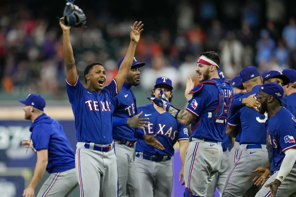 Kane_McCutchen6's tweet photo. The final pennant won at "Minute Maid Park" belongs to the Texas Rangers #StraightUpTX https://t.co/Bf3YsRdjAq