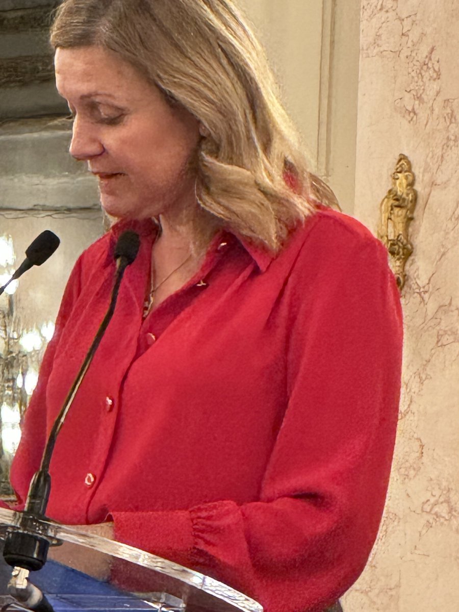 A la remise du prix Gisèle Halimi qui nous rappelle que l’atteinte aux droits des femmes signe l’émergence du totalitarisme.