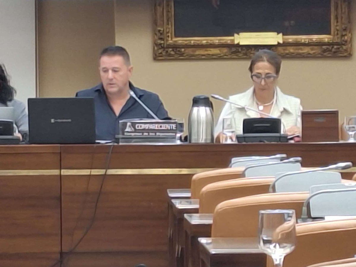 leyantiocupas's tweet photo. Hoy hemos comparecido en la comisión de vivienda con la ausencia de ⁦@PODEMOS⁩ ⁦@sumar⁩ ⁦@Esquerra_ERC⁩ y ⁦@ehbildu⁩. Justo aquellos q dicen ser progresistas y estar cerca del pueblo abandonan a ciudadanos honrados xq la realidad les desmonta el discurso https://t.co/pEm2TJ1Dv1