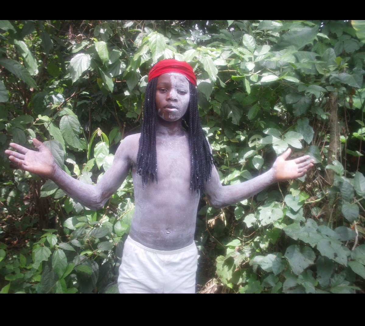 Kelvintalent_'s tweet photo. A lot of untold Stories🙂‍↔️🙂‍↔️

This was 2015 when i tried NOLLYWOOD, i went for a paid Audition, i made some money from a Block industry and i paid 10k to register for the Audition. 

I didn't know people were also Paying to get good roles in Movies, Well i was suppose to get the role of a Prince , But someone bought the role, They had to give me The role of An EVIL SPIRIT‼️😫.

See ehn Anywhere you see Poverty, Give am 1000 Slaps. 

Anything you are doing to escape poverty, Take it seriously!!

Now i can Single handedly Finance a whole movie Production if i want, make myself the King😎. 

#Forever_in_Profit🥂