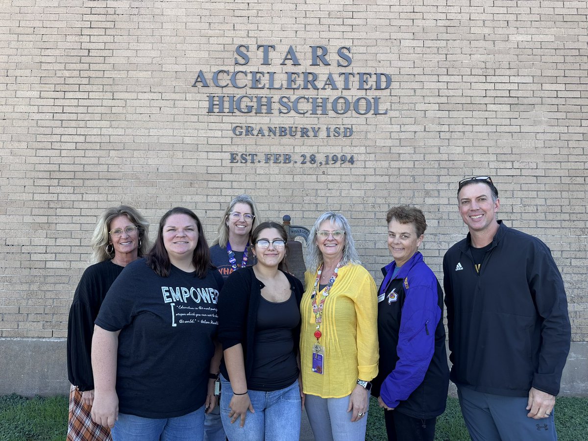 STARSHS2's tweet photo. CONGRATULATIONS Isabella Olvera, STARS #5thgraduate this semester! Isabella’s joyful hardworking spirit is going to take her far! Keep reaching for the STARS!
#WeAreSTARS
#whatyoudomatters
#graduationday https://t.co/lx2rSpqEj2