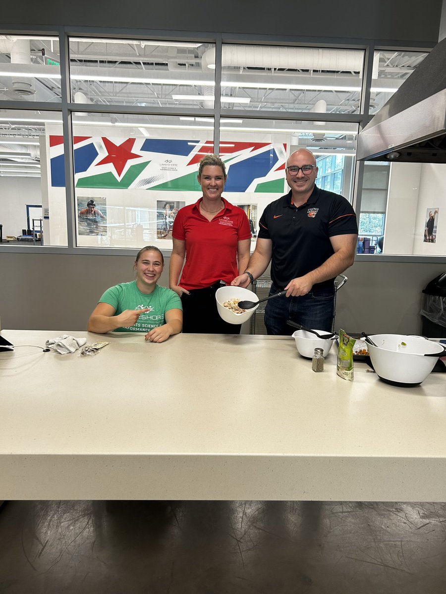 FlanaganPerform's tweet image. Learned how to cook today! Shout out Lacey, (not to be mistaken with @lacesyourfriend )

@LindseyZurbrugg