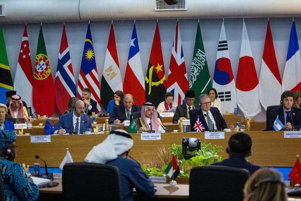 aymansofficial's tweet photo. Clear absence and explicit disregard for the file of the "Yemeni crisis" in various international forums and meetings, the latest of which was at the G20 summit

I wonder why. ؟!  
#G20Brazil2024
#yemen https://t.co/1lWSeNl16v