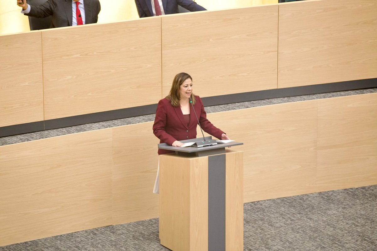 artemisa_laura's tweet photo. #NuevaSede Al inaugurar este lugar que será el recinto del #PoderLegislativo, es también preciso recordar que por más de un siglo los muros del actual @CongresoPue fueron testigos de la transformación de la entidad, del diálogo, debate, pluralidad, de la alternancia, de reconocimiento de derechos y valiosas aportaciones, en suma, de la construcción de la grandeza de #Puebla.
Hoy, desde esta nueva y hermosa sede, se atestiguará el inicio de un nuevo ciclo de transformación, impulsado a partir del humanismo, enmarcado por el desarrollo y el crecimiento de sus habitantes; enfocado en el rescate de lo tradicional, lo comunitario, lo que nos ha forjado y sigue siendo característico de nuestra grandeza.
Esta #LXIILegislatura tiene su visión puesta en el futuro; quienes la integramos asumimos la responsabilidad con compromiso, conscientes de los retos y pendientes, los cuales sortearemos con altura, inclusión, diálogo y consenso.
Reconocemos al Gobernador @SergioSalomonC, por ser impulsor y ejecutor de esta obra emblemática para #Puebla y sus habitantes.
#PensarEnGrande👏🏽.