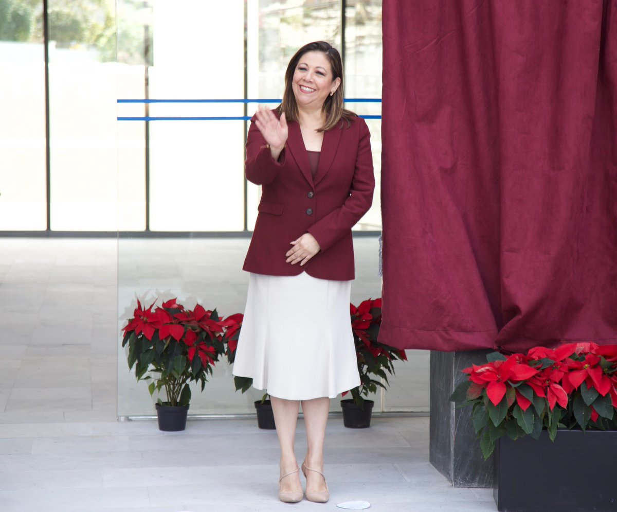 artemisa_laura's tweet photo. #NuevaSede Al inaugurar este lugar que será el recinto del #PoderLegislativo, es también preciso recordar que por más de un siglo los muros del actual @CongresoPue fueron testigos de la transformación de la entidad, del diálogo, debate, pluralidad, de la alternancia, de reconocimiento de derechos y valiosas aportaciones, en suma, de la construcción de la grandeza de #Puebla.
Hoy, desde esta nueva y hermosa sede, se atestiguará el inicio de un nuevo ciclo de transformación, impulsado a partir del humanismo, enmarcado por el desarrollo y el crecimiento de sus habitantes; enfocado en el rescate de lo tradicional, lo comunitario, lo que nos ha forjado y sigue siendo característico de nuestra grandeza.
Esta #LXIILegislatura tiene su visión puesta en el futuro; quienes la integramos asumimos la responsabilidad con compromiso, conscientes de los retos y pendientes, los cuales sortearemos con altura, inclusión, diálogo y consenso.
Reconocemos al Gobernador @SergioSalomonC, por ser impulsor y ejecutor de esta obra emblemática para #Puebla y sus habitantes.
#PensarEnGrande👏🏽.