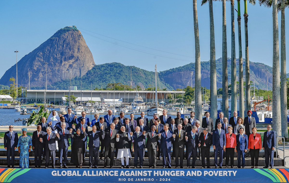 HISTÓRICO! Foto oficial do G-20 com os chefes de estado na vista espetacular do Rio de Janeiro.

LULA LÍDER MUNDIAL