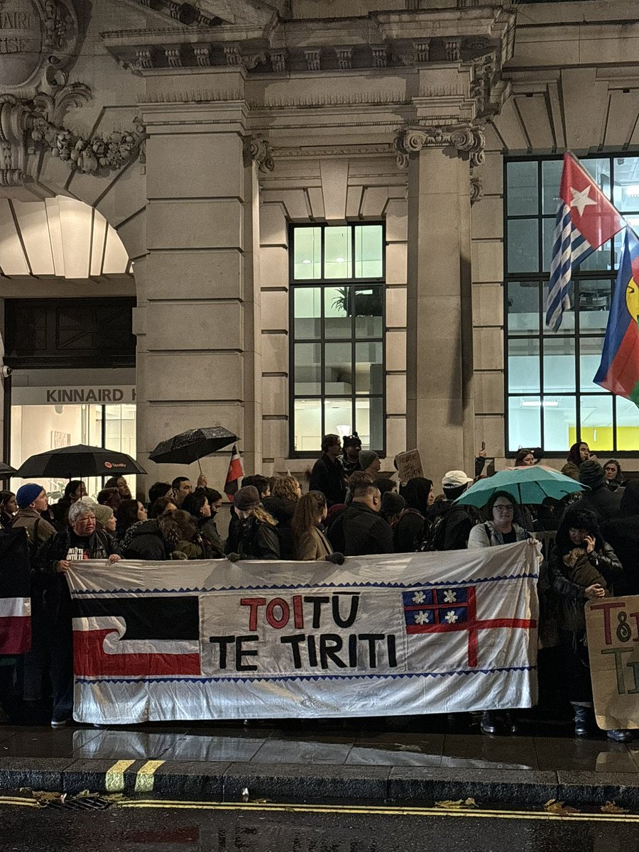I might live in London now but I don’t let that stop me supporting te tiriti 🖤❤️🤍