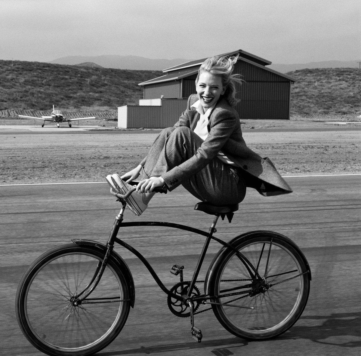 faleren's tweet photo. cate blanchett, 20 years apart and still the coolest 🤍

2004                                   2024 https://t.co/3J38LbEOIf