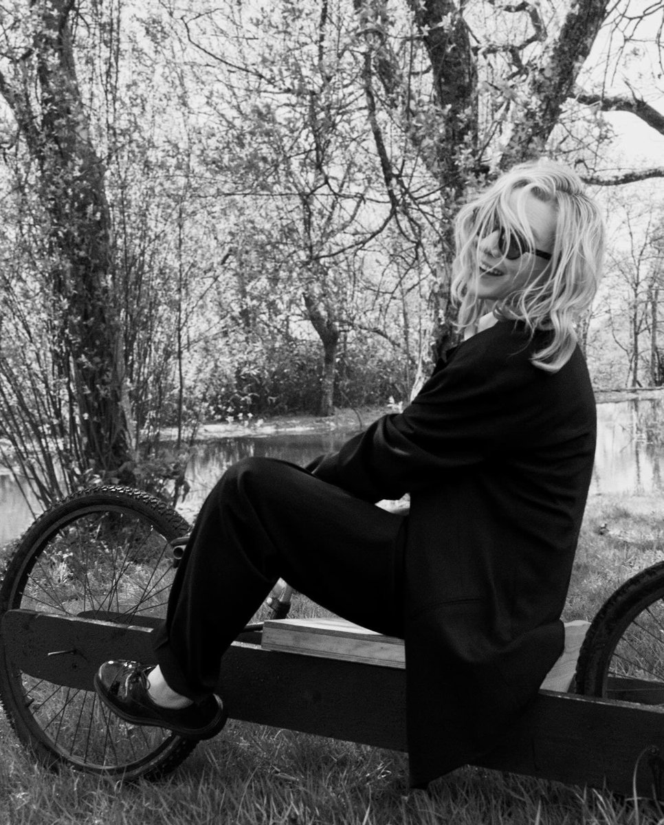 faleren's tweet photo. cate blanchett, 20 years apart and still the coolest 🤍

2004                                   2024 https://t.co/3J38LbEOIf