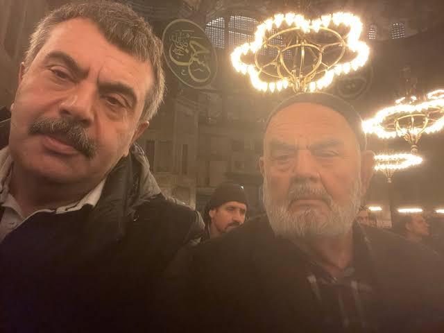 "Kurtulur dil, tarih, ahlak ve iman
Görürler nasılmış neymiş kahraman"

Sayın Yusuf Hocam kendini tanıyan ahlaklı bir nesil için mücadele etmektedir.

#MeseleYusufTekinDeğil
Zalimlerin gayesi neslimizi heba etmek, aile toplumunu yıkmak, nesli inançsızlaştırmaktır.