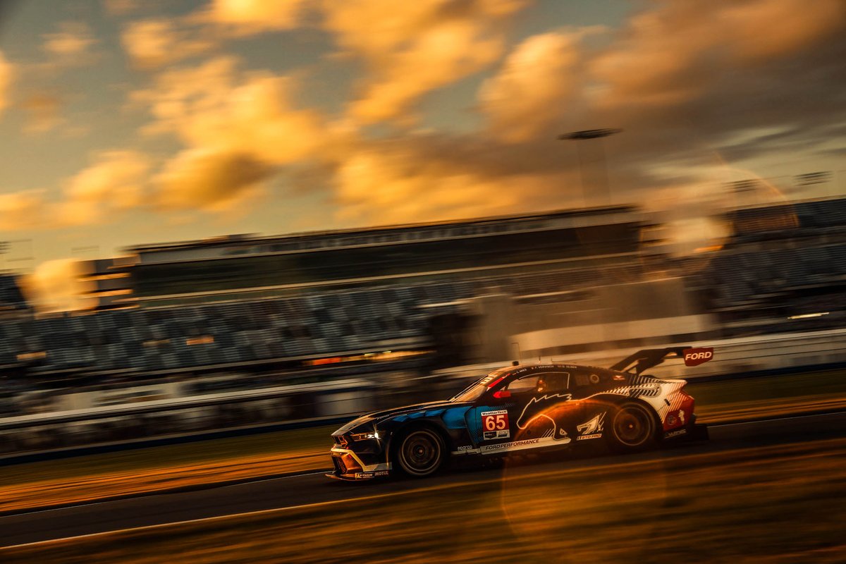 Nothing like a <a href="/DAYTONA/">Daytona International Speedway</a> sunset 😍