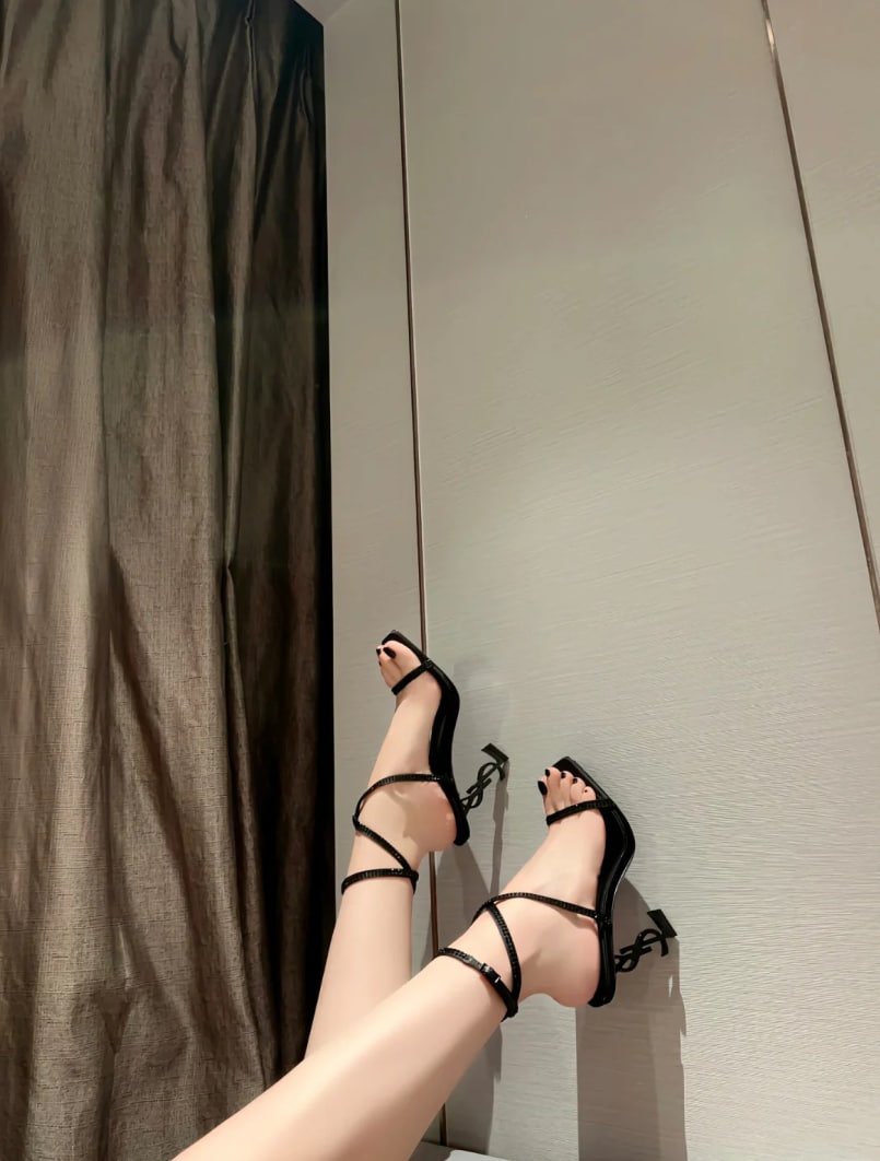 Fay75358741's tweet photo. High heels, high confidence👠✨ https://t.co/tmpeVQaT4E