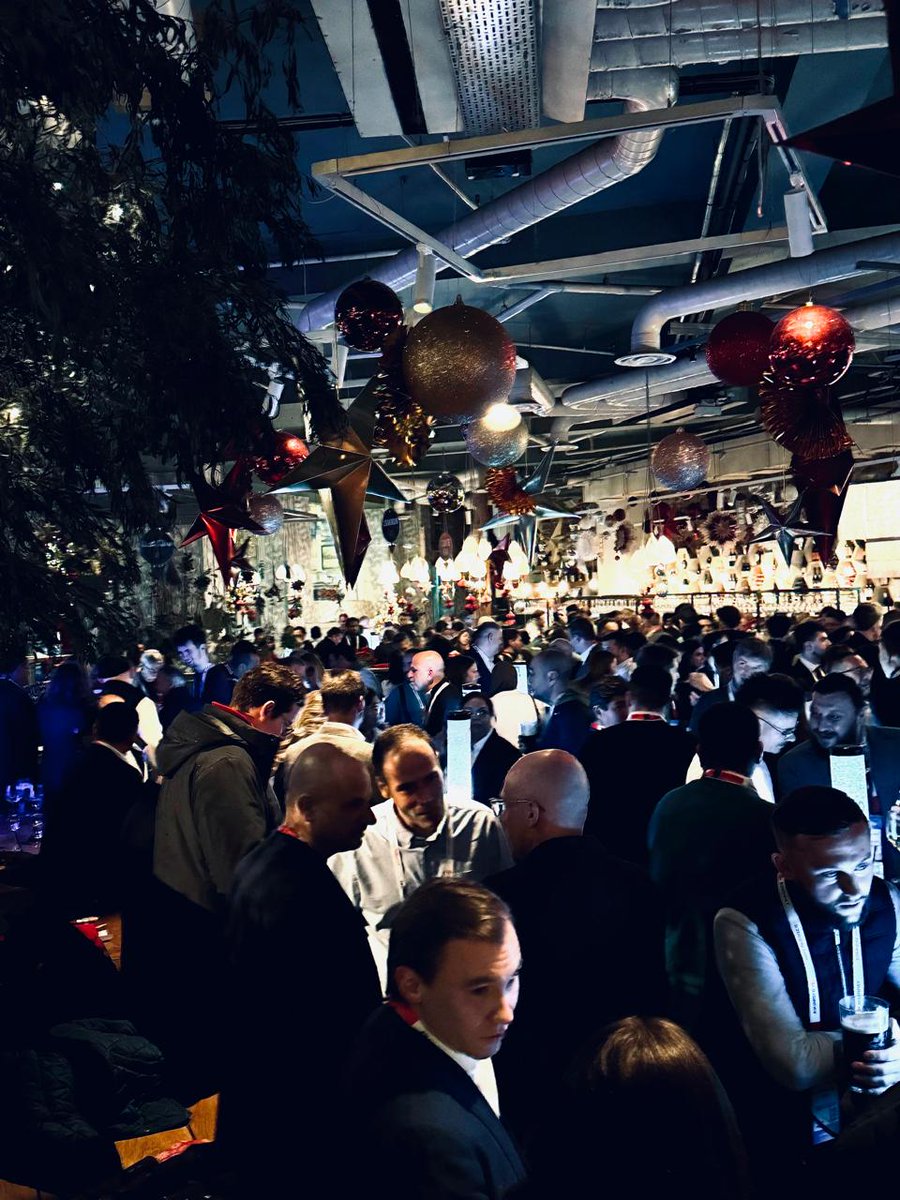 F_M_events's tweet image. The Networking Blitz is in full swing at the stunning Christmassy The Folly. 🤝 Cheers to new opportunities and meaningful connections! 🍸 
#fmls #fmls24 #fmevents