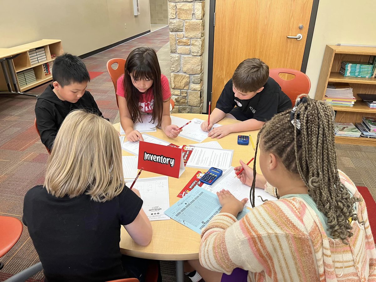 QuikTrip's tweet photo. 4th grade classes at Northwoods Fine Arts &amp; Academy put math skills to the test with #CurriQLum. Students took turns as cashiers &amp; customers, learning real-life skills in a fun way. Teachers, want this for your classroom? 

Sign up for a free math kit at https://t.co/WdLjHh3V03 https://t.co/rIYMZGBHxj
