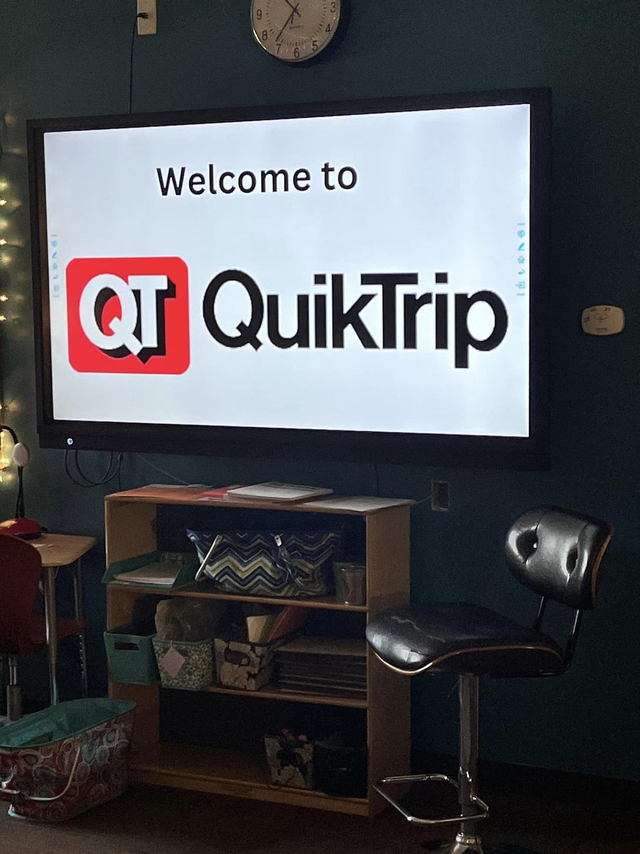 QuikTrip's tweet photo. 4th grade classes at Northwoods Fine Arts &amp; Academy put math skills to the test with #CurriQLum. Students took turns as cashiers &amp; customers, learning real-life skills in a fun way. Teachers, want this for your classroom? 

Sign up for a free math kit at https://t.co/WdLjHh3V03 https://t.co/rIYMZGBHxj