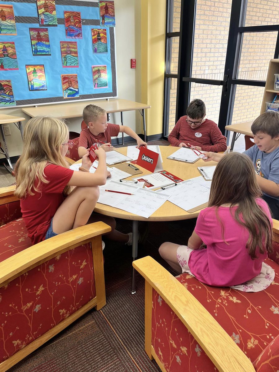 QuikTrip's tweet photo. 4th grade classes at Northwoods Fine Arts &amp; Academy put math skills to the test with #CurriQLum. Students took turns as cashiers &amp; customers, learning real-life skills in a fun way. Teachers, want this for your classroom? 

Sign up for a free math kit at https://t.co/WdLjHh3V03 https://t.co/rIYMZGBHxj
