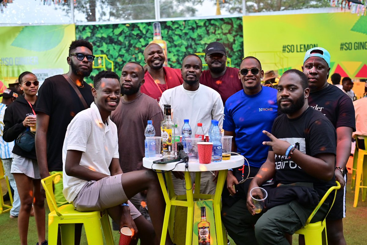 Who knows that chic on the extreme left? She over-ate the pico!

#NyegeNyege2024
