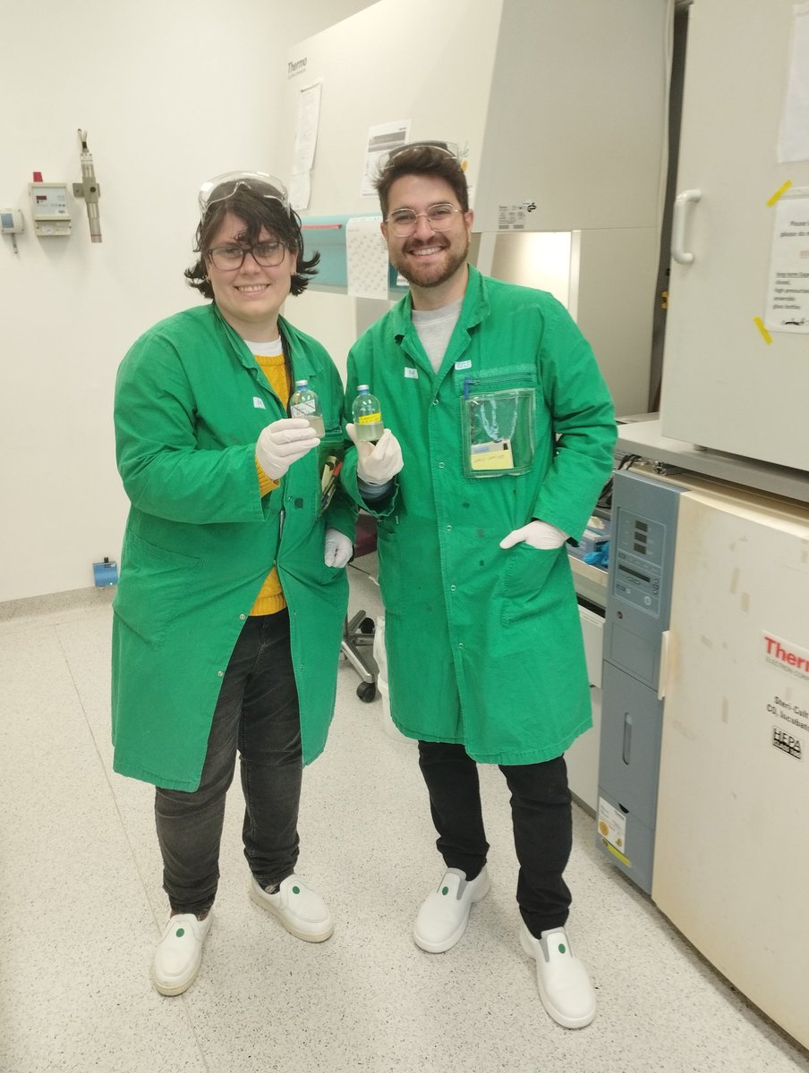 When "los bichos" grow happy! 🦠

#Microbiologist in a #Radiochemistry world