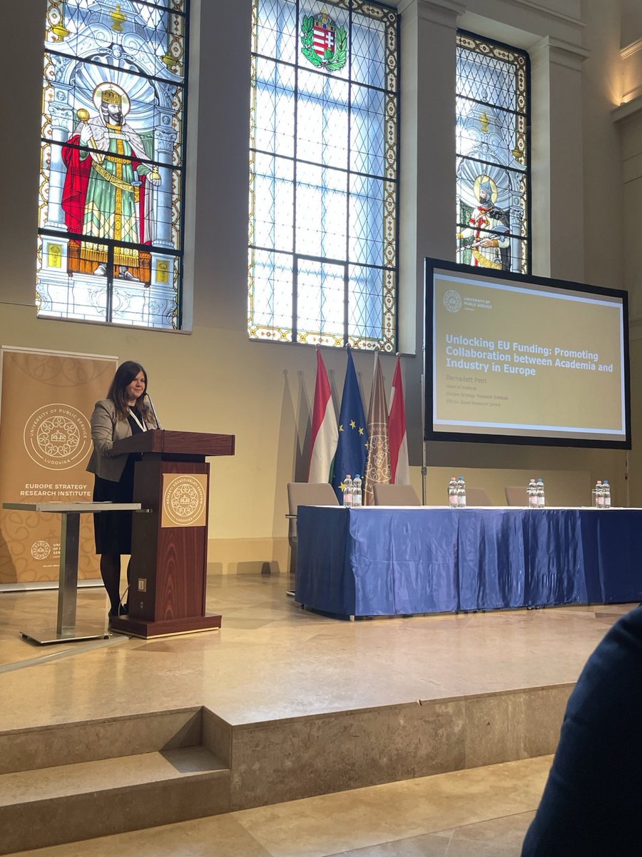 MFOIAdvisory's tweet photo. Our managing director @bern_petri held a lecture today on “Academic competitiveness” at @uni_nke organized by @EUSTRAT_uni_nke . She also had a bilateral meeting with Martin Kern, president of @EITeu where they discussed possible cooperation &amp; the next long-term EU budget. https://t.co/l2SZbm68FM