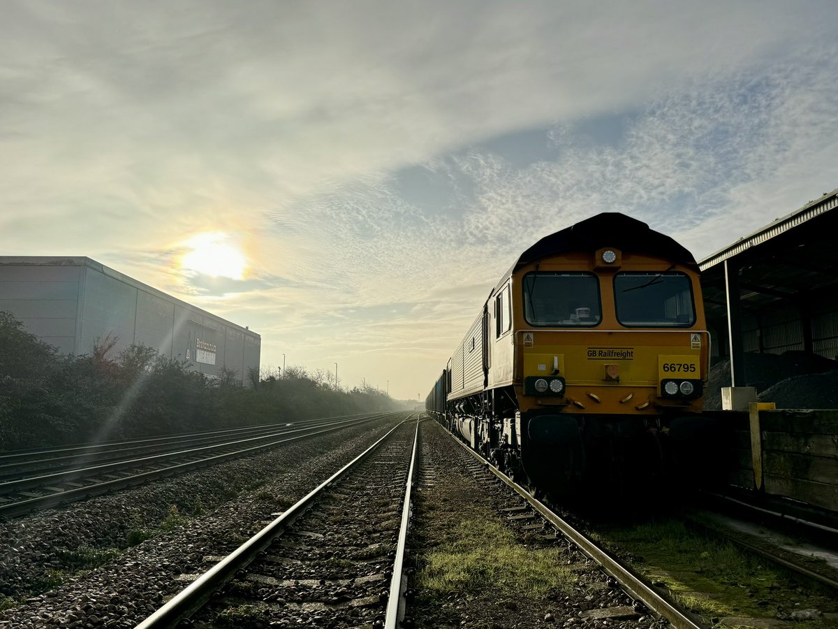 66795 sits under the early morning sky as the sun breaks through the mist at Newhaven Town Yard last Thursday. It was a glorious day once that sun broke.