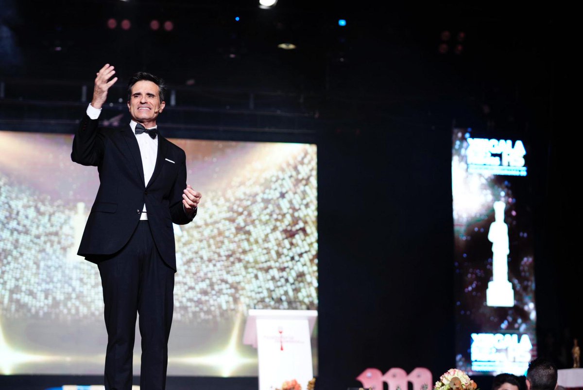 EvaSalamanca's tweet photo. La XIII Edición de los Premios https://t.co/QaJsoaHaXM viene de la mano de @LuisLarrodera . ¡Gracias por estar en esta noche tan en especial! #PremiosHS #PremiosHosteleria #PremiosSalamanca #PremiosHosteleriaSalamanca #HosteleriaSalamanca #PremiosHS2024 #Salamanca https://t.co/gsAHlKwRCy