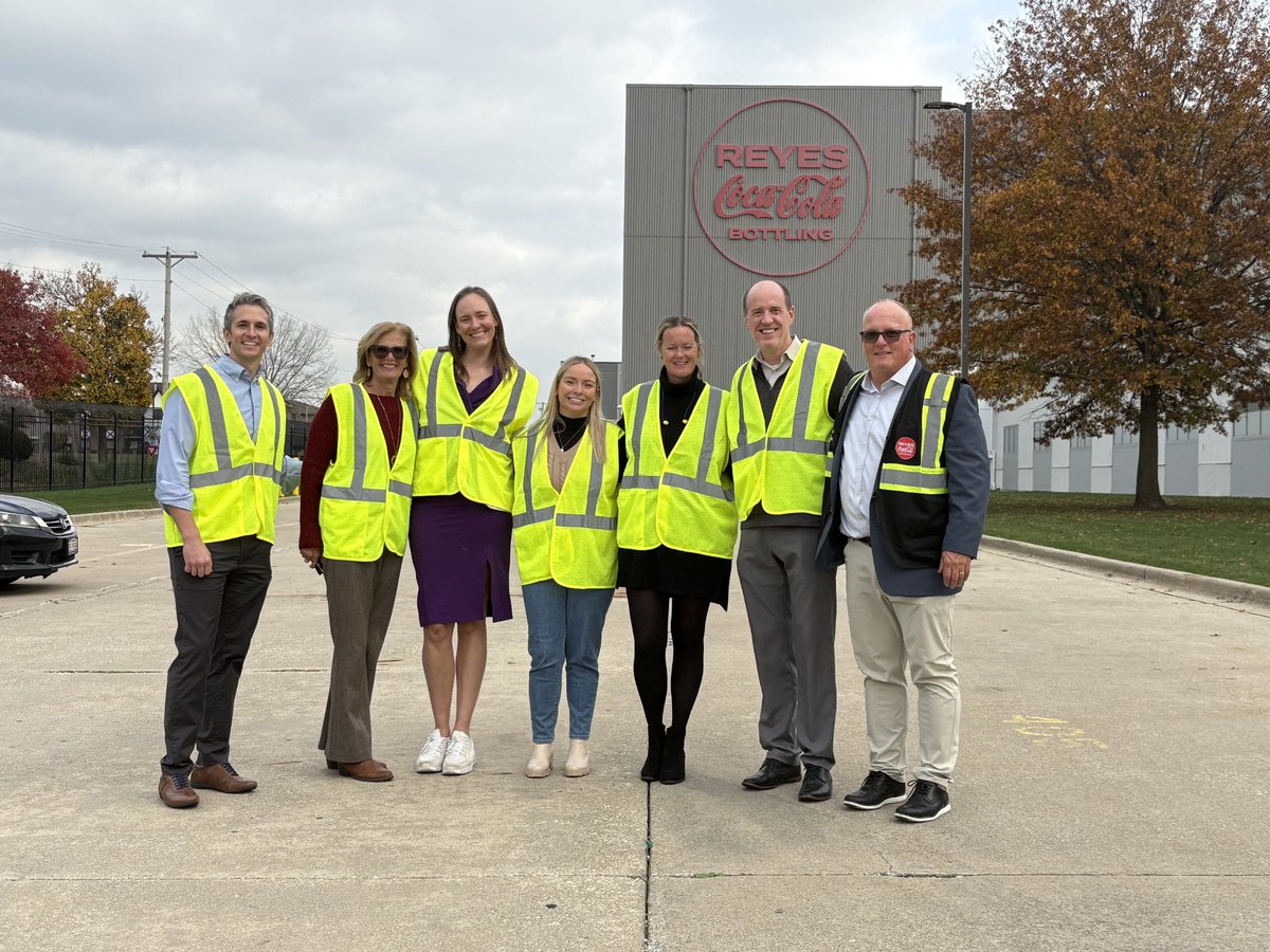 IL Beverage Association (@ilbevassn) on Twitter photo Last week, Leader Bill Cunningham and Representative Mary Gill toured the Reyes Coca-Cola Bottling facility in Alsip. We appreciate the opportunity to show legislators the incredible work happening at our member facilities right in their own districts! Last week, Leader Bill Cunningham and Representative Mary Gill toured the Reyes Coca-Cola Bottling facility in Alsip. We appreciate the opportunity to show legislators the incredible work happening at our member facilities right in their own districts!