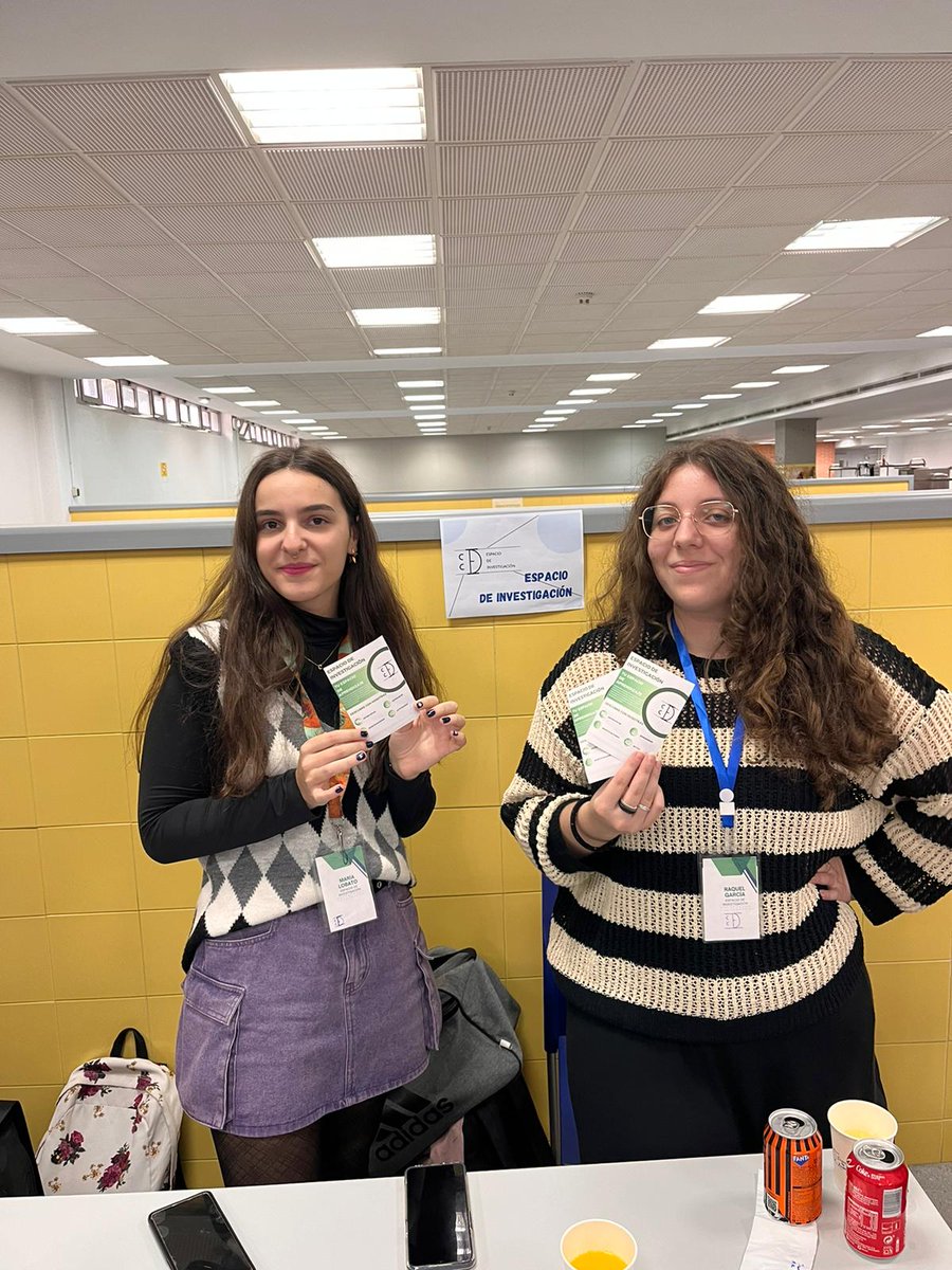 espaciodeinvtgc's tweet photo. Hoy en #LabProCom presentamos 'Espacio de Investigación' 💡 y valoramos los proyectos de nuestros compis (sin miedo al feedback, ¡todo para mejorar! 😜). ¡Jornada de creatividad e inspiración! 👩‍🔬🔥 #networking #Innovación #investigacion https://t.co/0ksxWtXZIJ