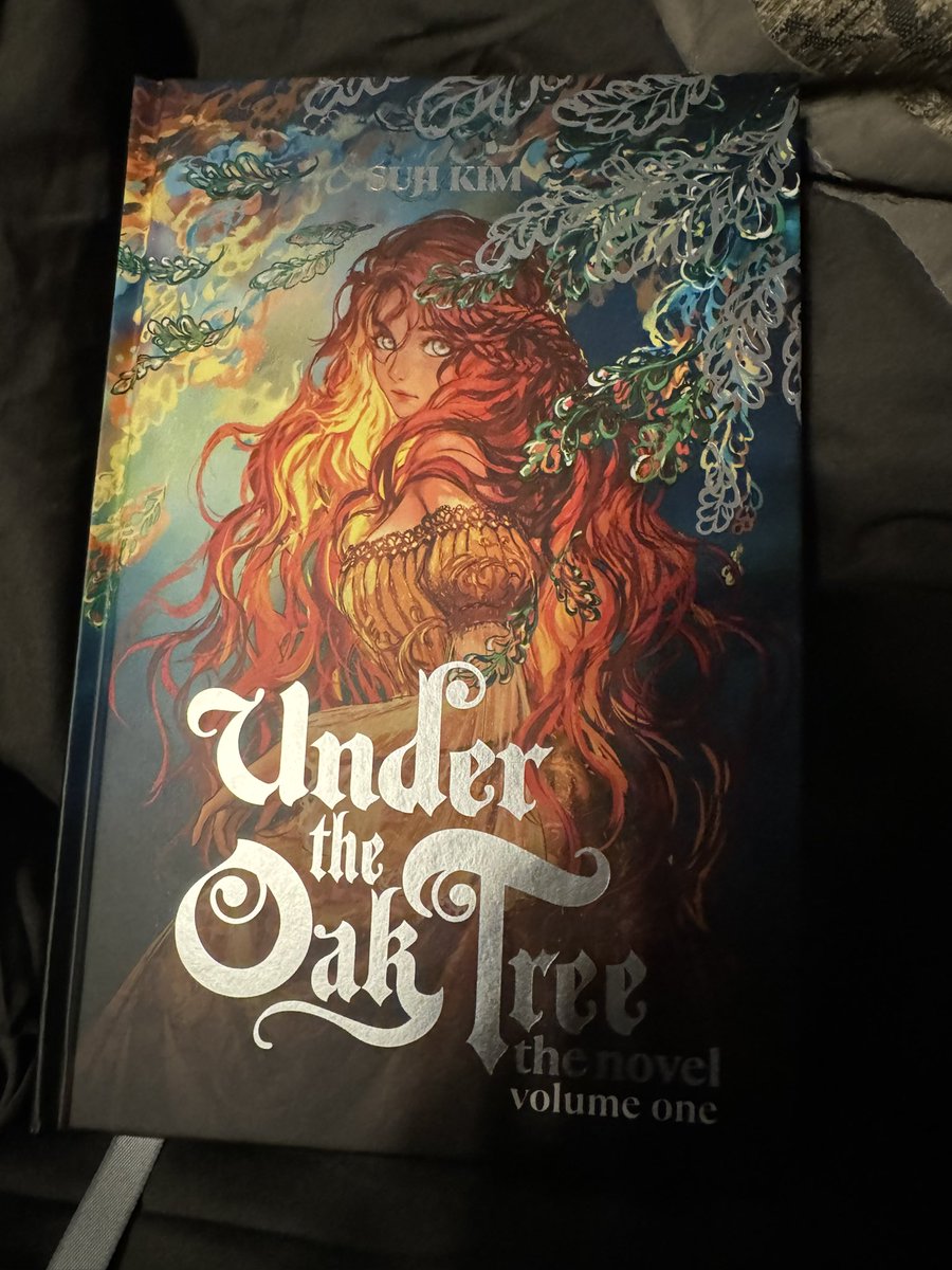 AerayaWinnie's tweet photo. Spoiled myself and bought the book of my dreams 🥰 happy early birthday to me!
#undertheoaktree
#undertheoaktreefan
#maxifan
#riftanfan
#undertheoaktreeenjoyer https://t.co/wGEZA570lN