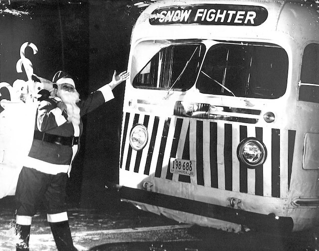 #MerryChristmas to all who celebrate from the #NYTransitMuseum! Even though Alternate Side Parking is suspended today, parking a sleigh and reindeer in #NYC is still challenging. Perhaps #Santa prefers public transit? It sure looks like it from this 1962 #NYTMCollection photo.