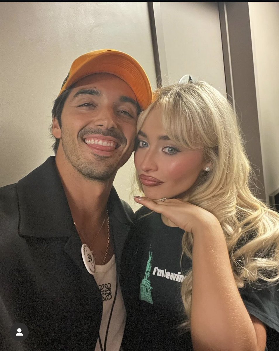 marykatefolan's tweet photo. you wait all day for the taybrina selfie and get TWO
😍🥰🫠 #sweeeeeet https://t.co/CioHlhWLJC