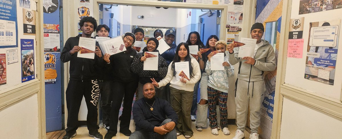 johnjaylaw's tweet photo. “Success is the sum of small efforts, repeated day in and day out.” – Robert Collier

Shout out to the graduating class of 2025. We had over 40 scholars who received on the spot college acceptances from St. Thomas Aquinas College #johnjaystrong #johnjaylaw #classof2025 @STAC_edu https://t.co/MUcku6WJHc