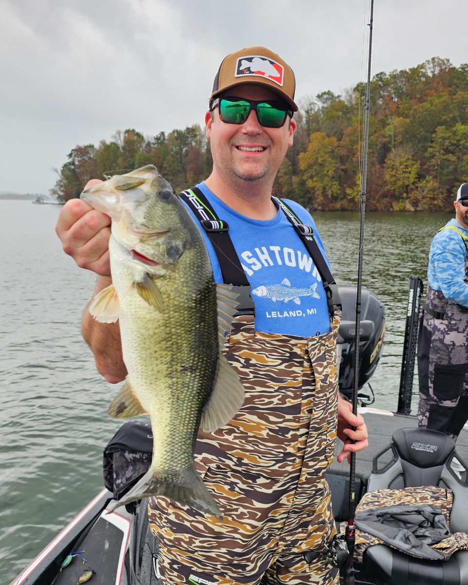 TackleWarehouse's tweet photo. Recently TW Staffer Brian got to hang out with Matt Allen & Tim Little from #TacticalBassin on Lake Guntersville! Who do you think pulled the biggest that day? Let us know in the comments!
📍Lake Guntersville
#TackleWarehouse #BassFishing #TactialBassin #LakeGuntersville https://t.co/A75bCOxQUm
