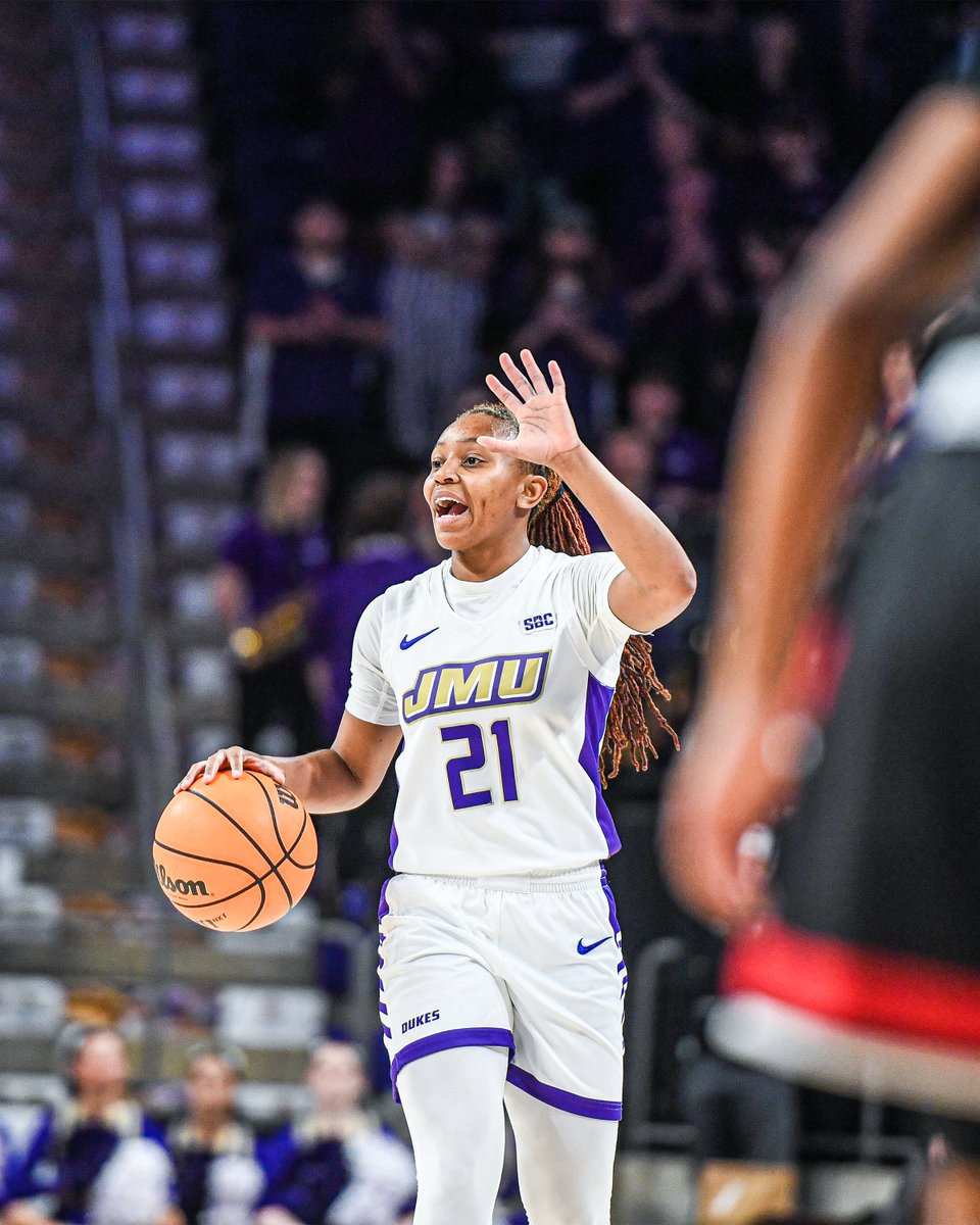 JMUWBasketball's tweet photo. 𝒁 made some noise yesterday 🔊

✔️ Career-High 13 points
✔️ Career-High 7 assists
✔️ 3-5 3PT
✔️ +28

#GoDukes | @kiyamoney6 https://t.co/V46UDpxYJw